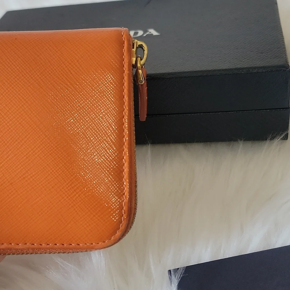 PRADA - Picture 8 of 17